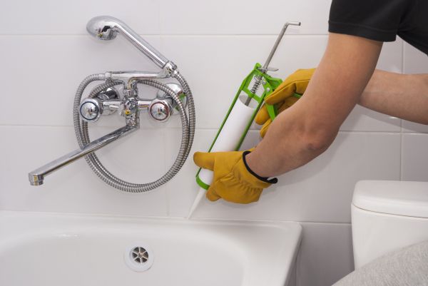 Bathtub Caulking in Hudson